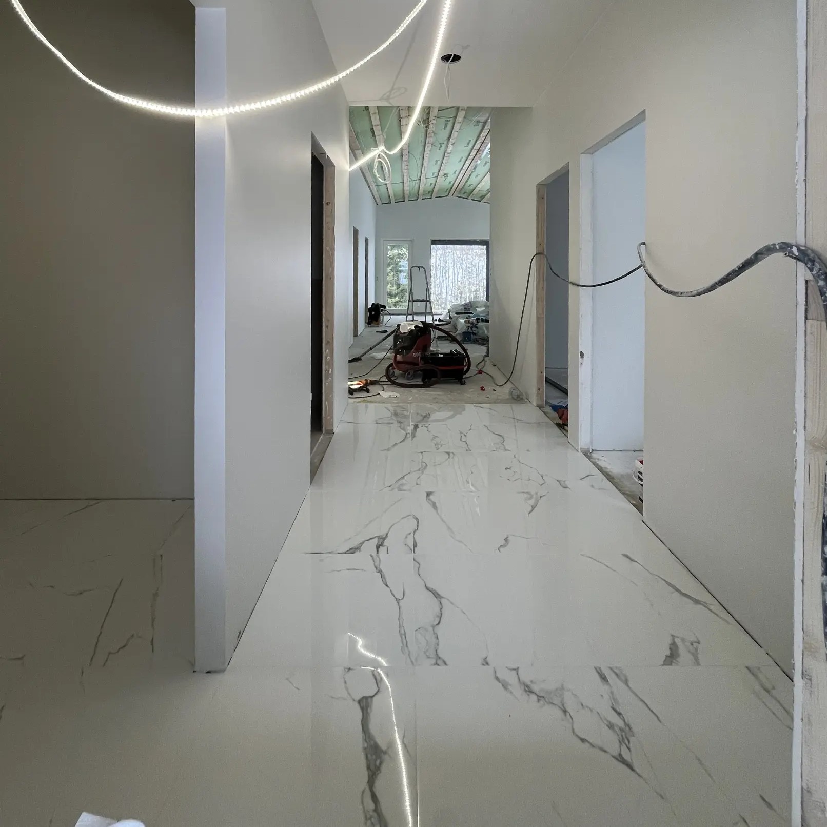 Eteisen laatoitus Tampereella - Laatottava