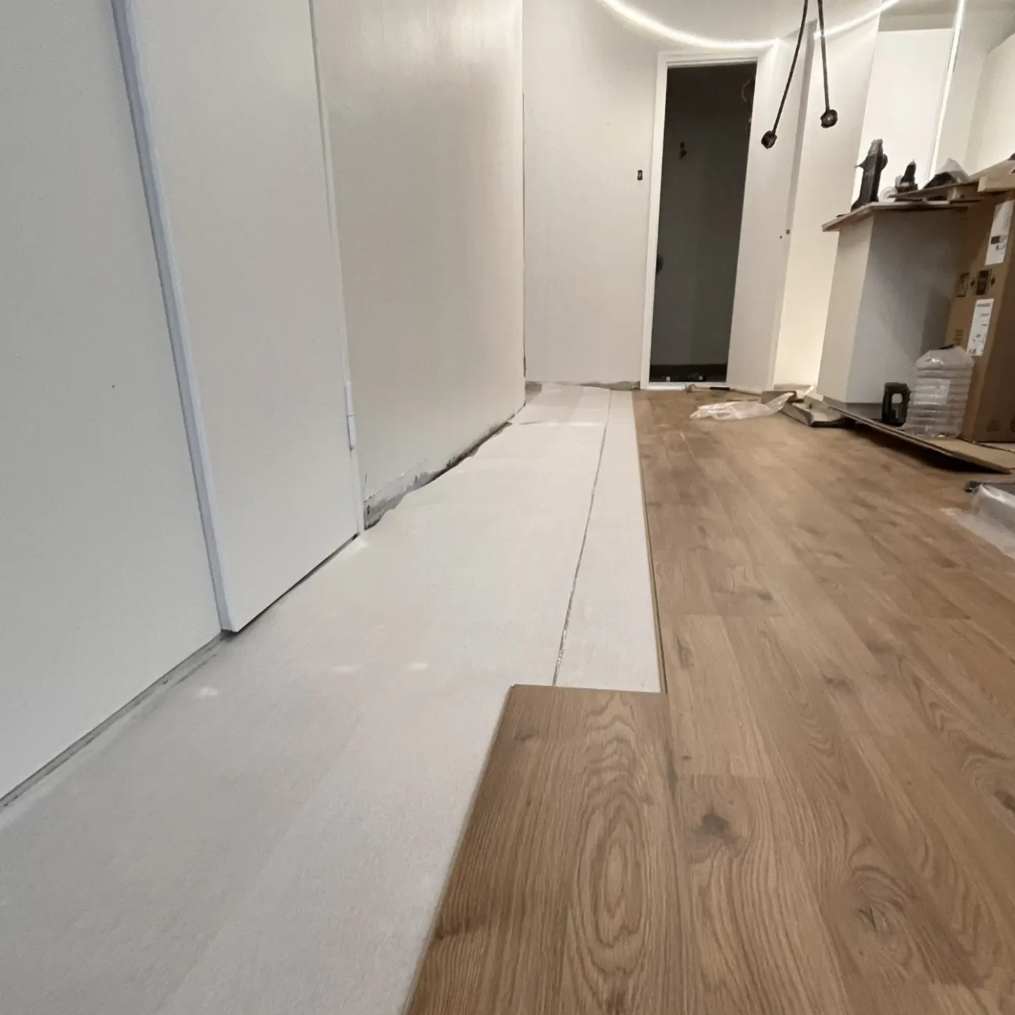 Kodin pintaremontti Tampereella, Laatoittavan tekemä remontti käynnissä