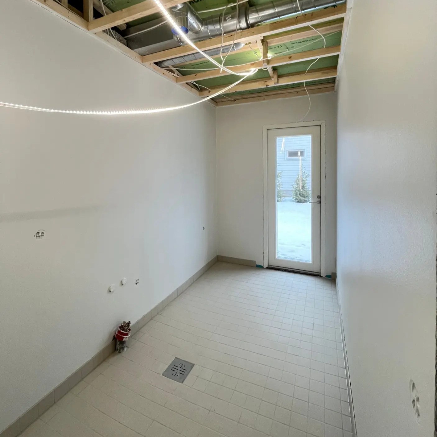 Kodintoitohuoneen laatoitus Tampereella